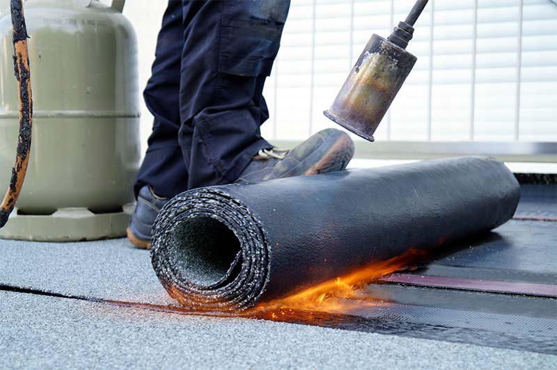 Étanchéité toit plat terrasse - TECHNIQUE PRO COUVERTURE : Artisan couvreur à Quimper et dans le Finistère sud (29) : Nous utilisons la membrane d’étanchéité goudronné (bitume) pour tous les types de toitures plates, terrasses. Artisan couvreur étancheur sur Quimper et dans le Finistère sud (29)
