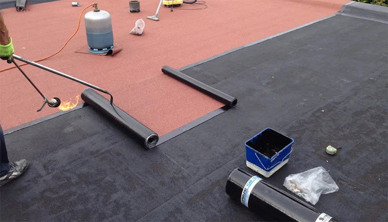 Étanchéité toit plat terrasse - TECHNIQUE PRO COUVERTURE : Artisan couvreur à Quimper et dans le Finistère sud (29) : Nous utilisons la membrane d’étanchéité goudronné (bitume) pour tous les types de toitures plates, terrasses. Artisan couvreur étancheur sur Quimper et dans le Finistère sud (29)